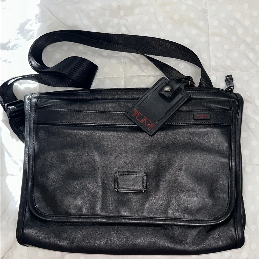 Unisex Tumi Napa Leather Crossbody Bag 92112ch new